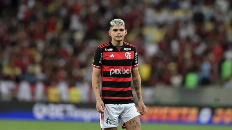 Lateral-esquerdo precisou sair antes do 1° tempo