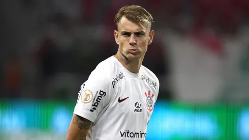 Foto: Marcello Zambrana/AGIF - Róger Guedes assiste vitória do Corinthians