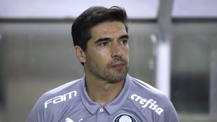 Treinador pensa em alternativas para o time titular