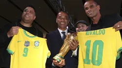 Ronaldo, Cafú e Rivaldo em tributo ao título de 2002 (Photo by Buda Mendes/Getty Images)