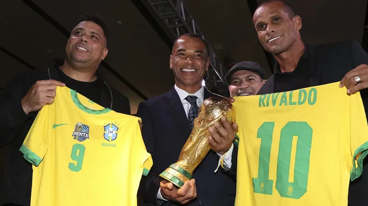 Ronaldo, Cafú e Rivaldo em tributo ao título de 2002 (Photo by Buda Mendes/Getty Images)