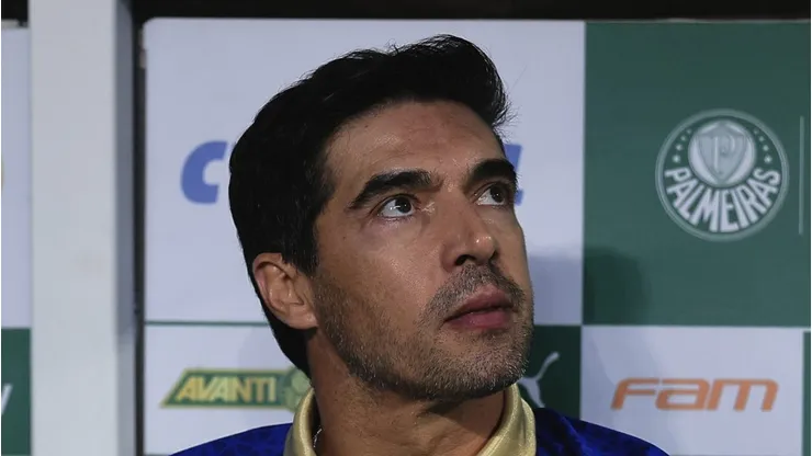 Abel Ferreira durante partida contra o Santos. Meia do Verdao é alvo da Europa.