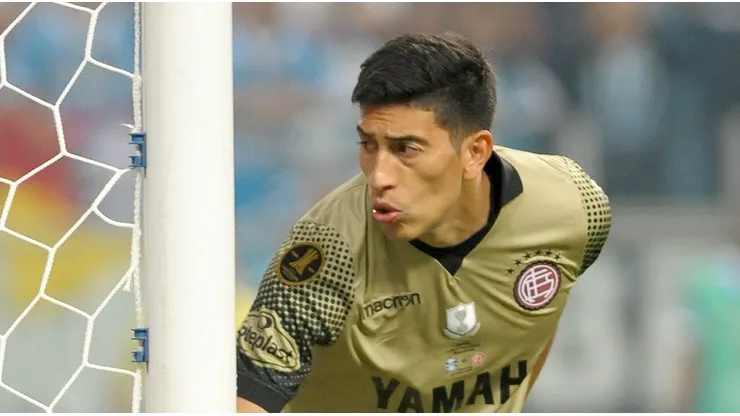 Esteban Andrada é a bola da vez na Vila Belmiro