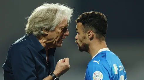 Michael e Jorge Jesus conversando em partida do Al-Hilal