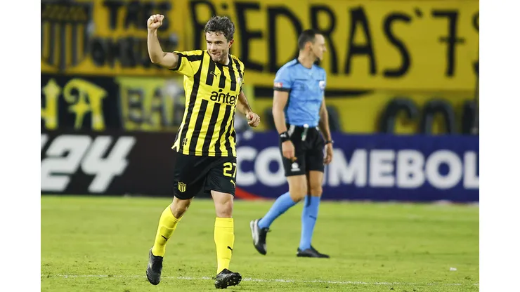 Lucas Hernández, do Peñarol, em campo pela Libertadores (Foto: Ernesto Ryan/Getty Images)