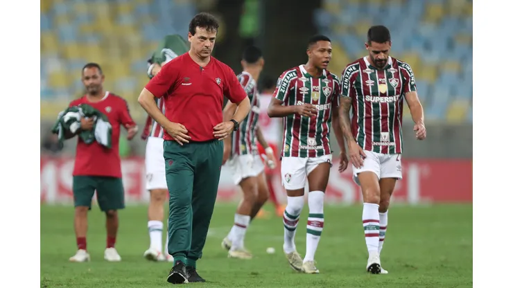Fernando Diniz e jogadores do Fluminense após a vitória contra o Cerro Porteño (Foto: Wagner Meier/Getty Images)
