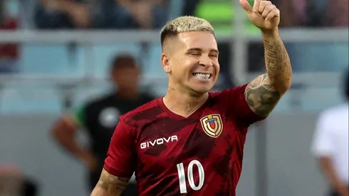 Soteldo comemorando em jogo das eliminatórias entre Venezuela e Paraguai. (Foto: Edilzon Gamez/Getty Images)