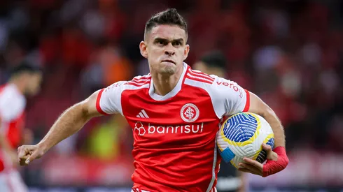 Borré: jogador do Internacional comemora seu gol durante partida contra o Atletico-GO no estádio Beira-Rio pelo Campeonato Brasileiro A 2024. (Foto: Maxi Franzoi/AGIF)