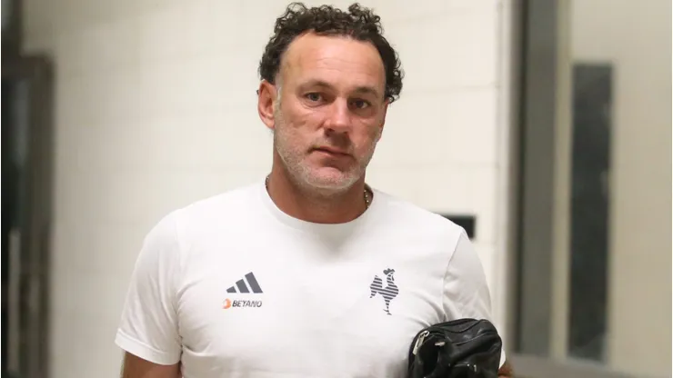 Gabriel Milito prepara o time para o duelo desta terça.