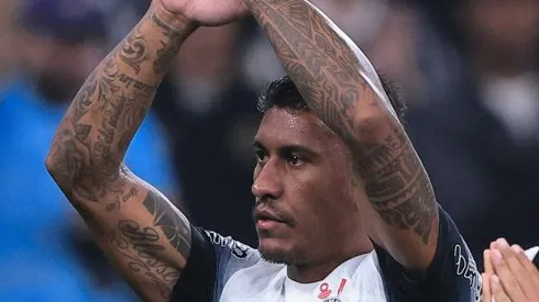 Paulinho e Romero omemoram vitória pela Copa do Brasil. Medalhão se despede do Timão.