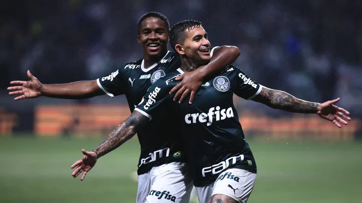 Endrick e Dudu, em jogo contra o Fortaleza, pelo Campeonato Brasileiro de 2022. Foto: Ettore Chiereguini/AGIF