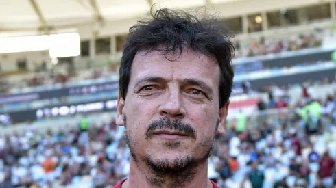 Fernando Diniz durante partida contra o Vasco. Técnico pode receber reforço.