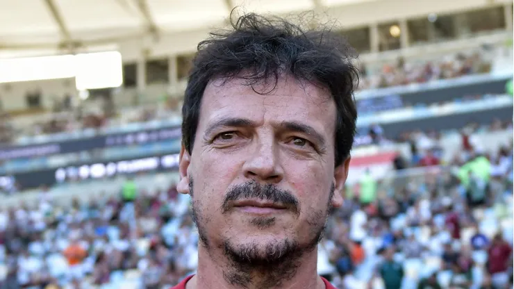 Fernando Diniz durante partida contra o Vasco. Técnico pode receber reforço.