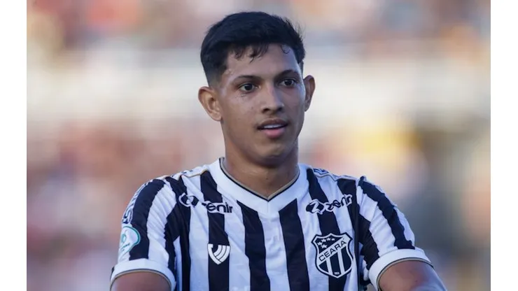 Erick Pulga ficou mais perto do Timão após nova postura nos bastidores