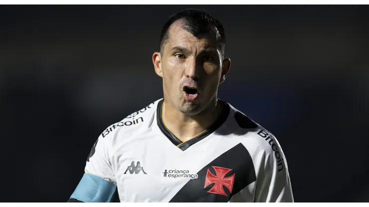 Medel em ação pelo Vasco: um novo interessado pode agilizar a saída do chileno