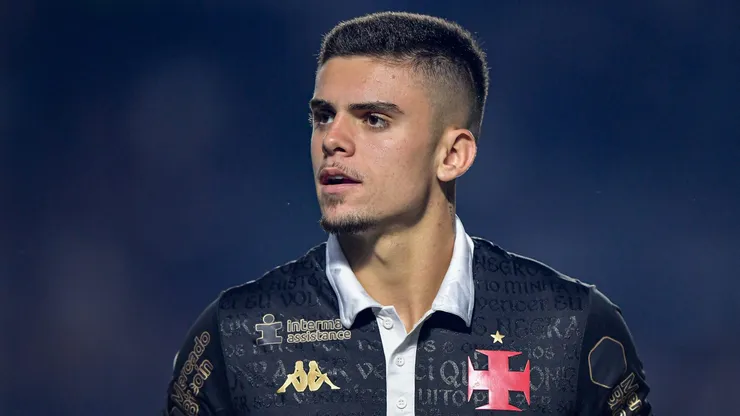 Gabriel Pec vem conseguindo ajudar o Vasco mesmo estando longe da Colina