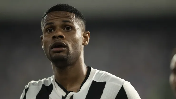 Júnior Santos se tornou alvo do mercado diante do trabalho contundente que vem realizando no Alvinegro