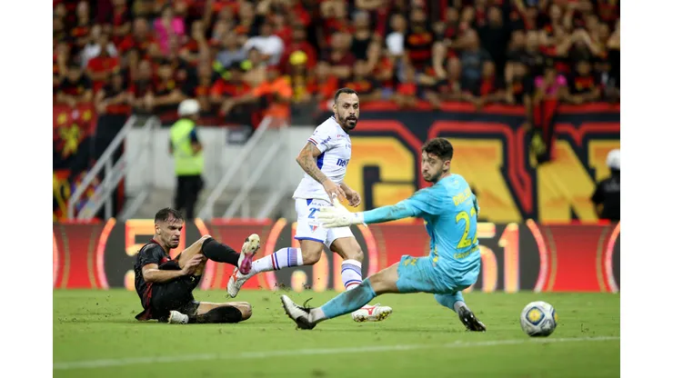 Moises comemora gol do Fortaleza durante a partida contra o Sport. Foto: Marlon Costa/AGIF