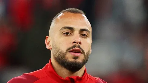 Arthur Cabral aquece antes do jogo entre Benfica e Rangers. Encarnados pedem alto pelo centroavante.