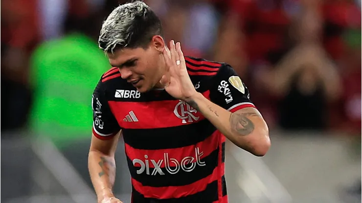Ayrton Lucas tem contrato com o Flamnego até 2027