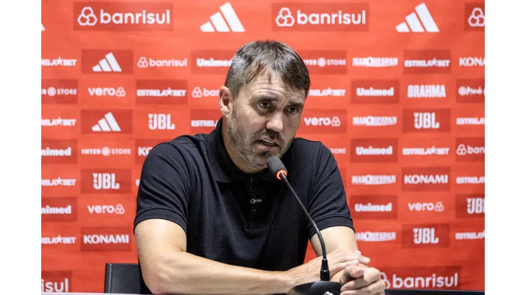 Eduardo Coudet quer testar novo time para duelo com o Belgrano.