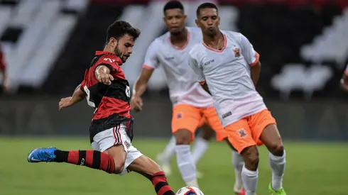 Volante soma alguns jogos pelo profissional do clube carioca