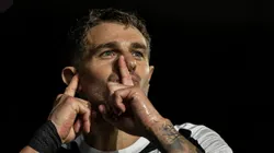 Vegetti comemorando gol em jogo entre Vasco x Vitória pelo Campeonato Brasileiro