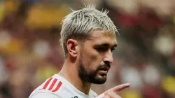 De Arrascaeta durante partida contra o Amazonas. Meia é cobiçado por time mexicano.