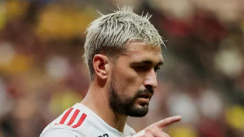 De Arrascaeta durante partida contra o Amazonas. Meia é cobiçado por time mexicano.