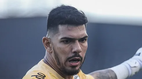 João Paulo durante partida contra o Paysandu. Goleiro vira desfalque para o restante da temporada.