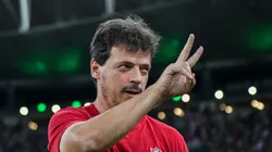 Diniz perto de ser o técnico mais longevo do século do Fluminense. Técnio comemorando vitória.Foto: Thiago Ribeiro/AGIF