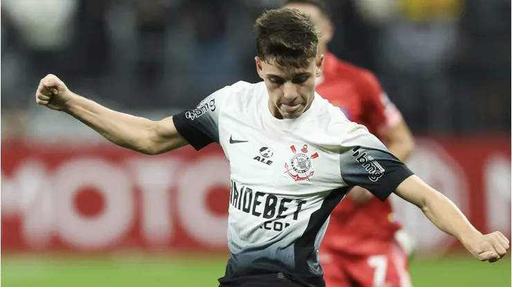 Breno Bidon tem contrato até 2028 com o Corinthians