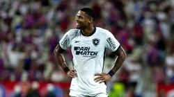 CE - FORTALEZA - 12/05/2024 - BRASILEIRO A 2024, FORTALEZA X BOTAFOGO - Junior Santos jogador do Botafogo durante partida contra o Fortaleza no estadio Arena Castelao pelo campeonato Brasileiro A 2024. Foto: Pedro Chaves/AGIF