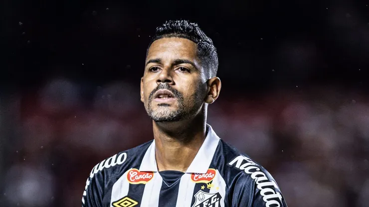 Aderlan em ação durante partida contra o São Paulo, no Morumbis. Foto: Abner Dourado/AGIF