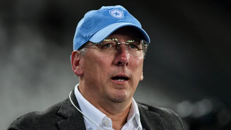 John Textor descartou qualquer possibilidade de Junior Santos deixar a equipe
