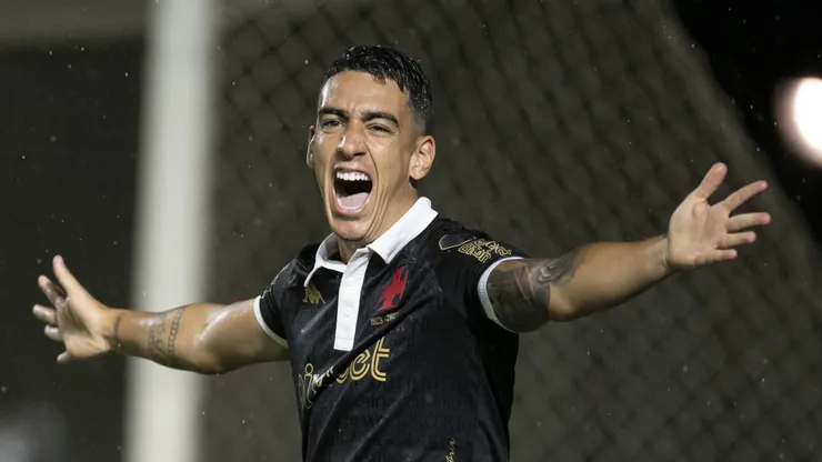 RJ - RIO DE JANEIRO - 28/11/2023 - BRASILEIRO A 2023, VASCO X CORINTHIANS - Puma Rodriguez jogador do Vasco comemora seu gol durante partida contra o Corinthians no estadio Sao Januario pelo campeonato Brasileiro A 2023. Foto: Jorge Rodrigues/AGIF