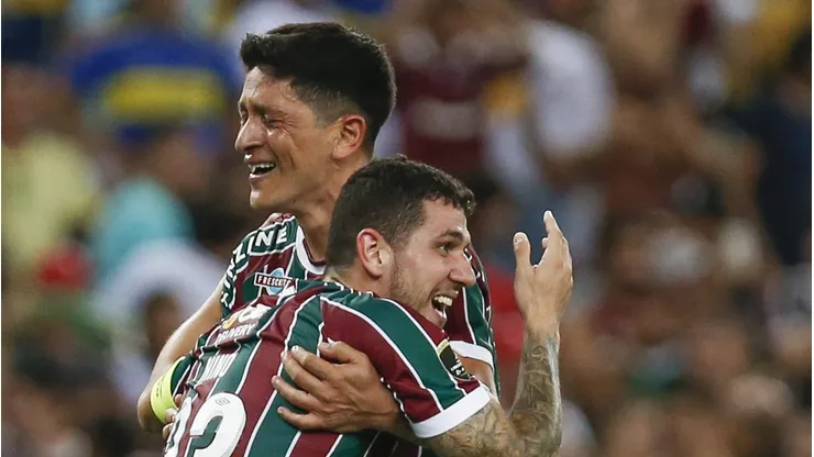 RIO DE JANEIRO, BRAZIL - NOVEMBER 4: Nino of Fluminense hugs German Cano of Fluminense after winning the final match of Copa CONMEBOL Libertadores 2023 between Fluminense and Boca Juniors at Maracana Stadium on November 4, 2023 in Rio de Janeiro, Brazil. (Photo by Ricardo Moreira/Getty Images)