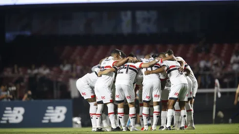 São Paulo terá decisão na Copa do brasil. Jogadores do São Paulo na reunião pré-jogo contra o Fluminense no Brasileirão. Foto:Rubens Chiri e Paulo Pinto/Saopaulofc.net