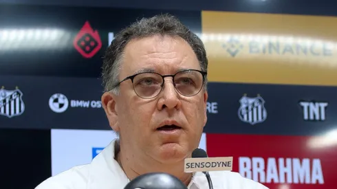SP - SANTOS - 08/01/2024 - SANTOS, COLETIVA - O presidente Marcelo Teixeira fala aos jornalistas em coletiva de imprensa realizada na Vila Belmiro.