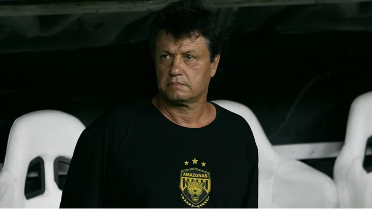 Adilson Batista, técnico do Amazonas, contra o Flamengo pela Copa do Brasil