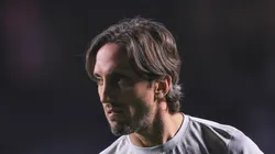 Luis Zubeldia durante partida contra o Barcelona de Guayaquil. Treinador vai com força máxima pela CB.