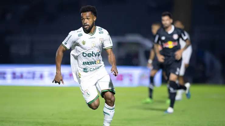 Reinaldo em jogo contra o Bragantino. Fabio Moreira Pinto/AGIF.