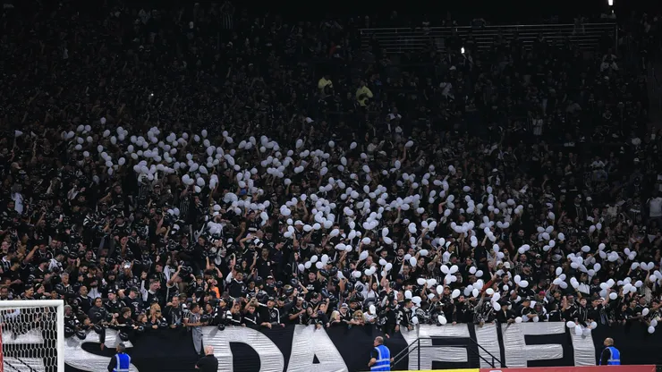 Classificação na Copa do Brasil contra América RN é fundamental. Torcida apoiando- Torcida do Corinthians durante partida contra Argentinos Juniors no estadio Arena Corinthians pelo campeonato Copa Sul-Americana 2024. Foto: Ettore Chiereguini/AGIF