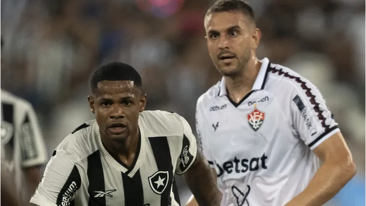 Junior Santos, do Botafogo, em partida contra o Vitória. Foto: Jorge Rodrigues/AGIF