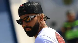 Gabigol durante a viagem para o Equador antes da decisão da Copa Libertadores de 2022, entre Flamengo e Athletico/PR, no dia 26/10/2022. Foto: Buda Mendes/Getty Images