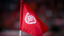 Datas e locais dos próximos jogos do Inter foram definidos. Bandeira do Inter - Vista geral do estadio Beira-Rio para partida entre Internacional e Atletico-GO pelo campeonato Brasileiro A 2024. Foto: Maxi Franzoi/AGIF