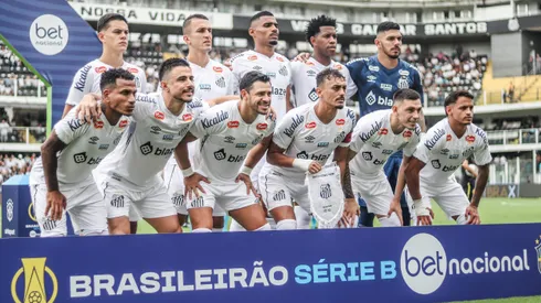 Jogadores titulares do Peixe antes da partida com o Brusque