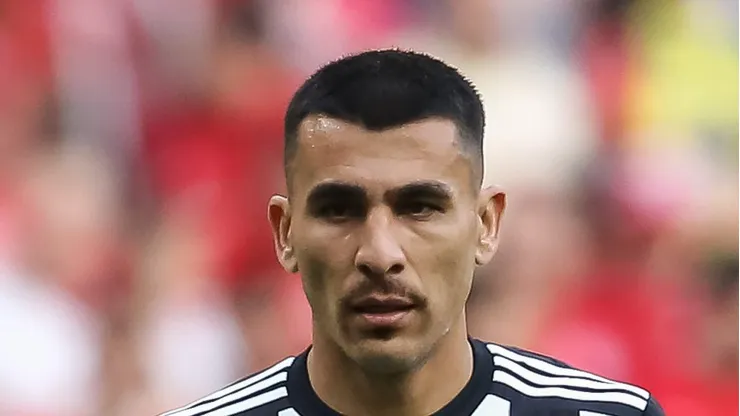 Junior Alonso durante partida contra o Internacional. Zagueiro interessa ao Galo.
