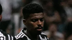 Jemerson durante partida contra o Cruzeiro pelo Brasileirão. Zagueiro tem negociação encaminhada com o Imortal.