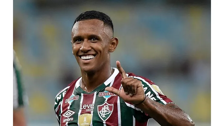 Marquinhos em ação pelo Flu.